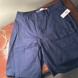 NWT Old Navy navy blue men’s shorts. Size 28. Ultimate Tech Slim.